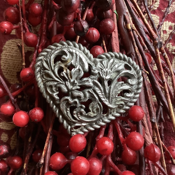 Vintage Heart Shaped Floral Design Etched Belt Buckle